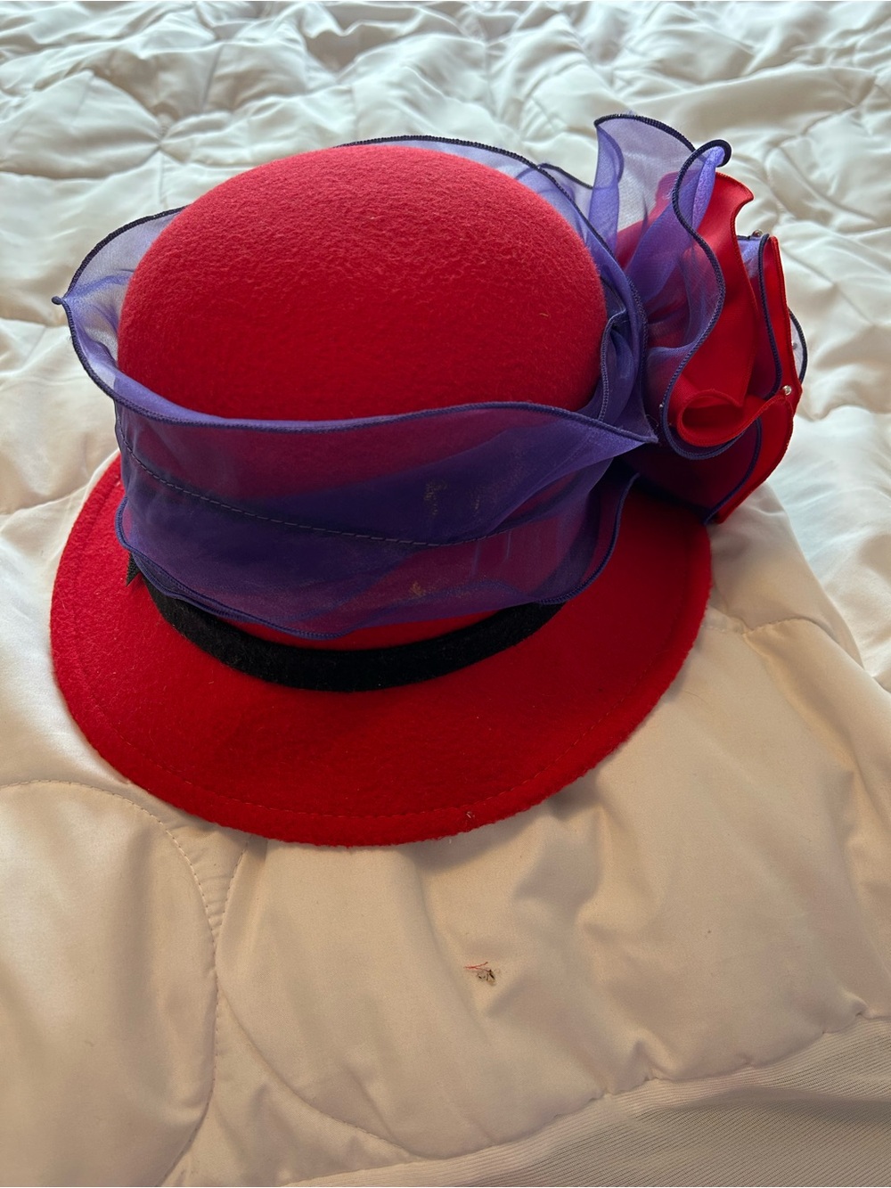 Elegant Women’s Red Felt Hat with Purple Organza Accent